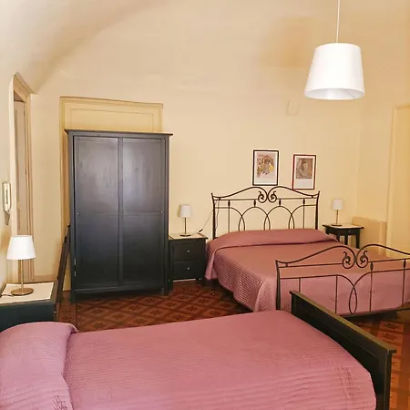 伊瓦纳住宿加早餐酒店 住宿加早餐酒店 卡塔尼亚